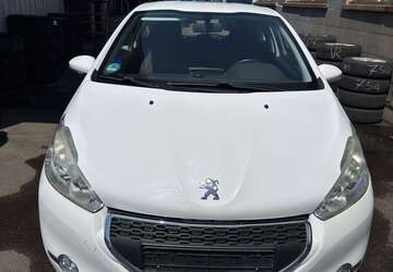 Peugeot 208 132.000 km 2.350 &euro; Böblingen 71034