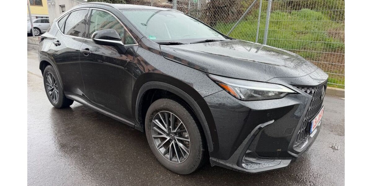 Lexus NX 350h 125.000 km 32.999 &euro; Ditzingen 71254