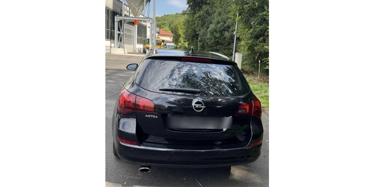 Opel Astra J Sports Tourer 126.500 km 2.950 &euro; Stuttgart 70173