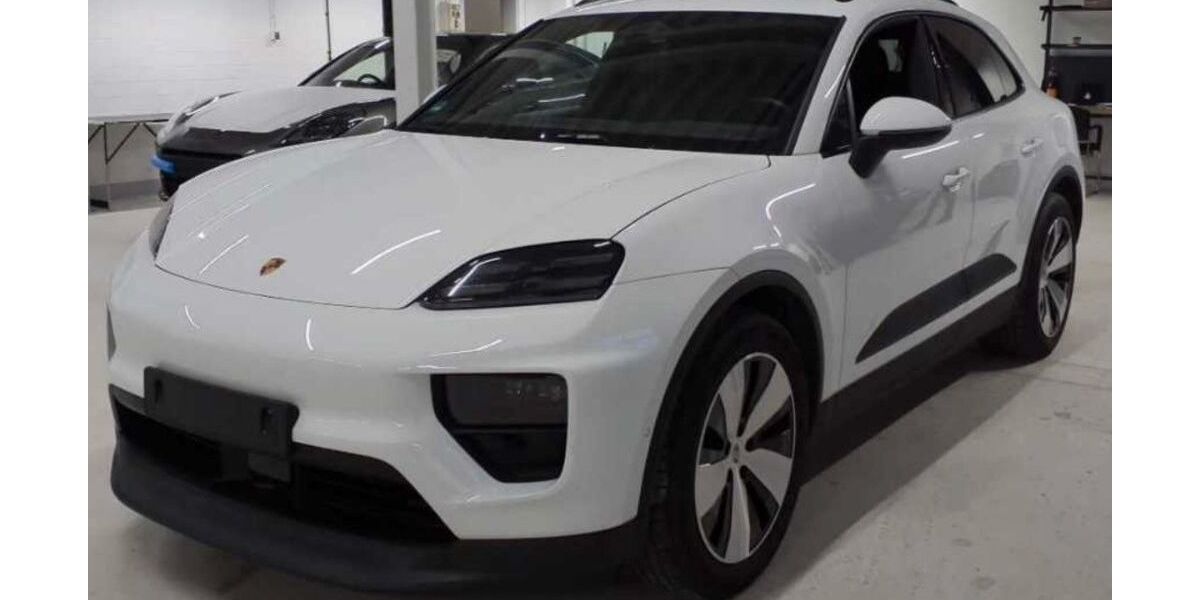 Porsche Macan 9.870 km 69.999 &euro; Stuttgart 70499