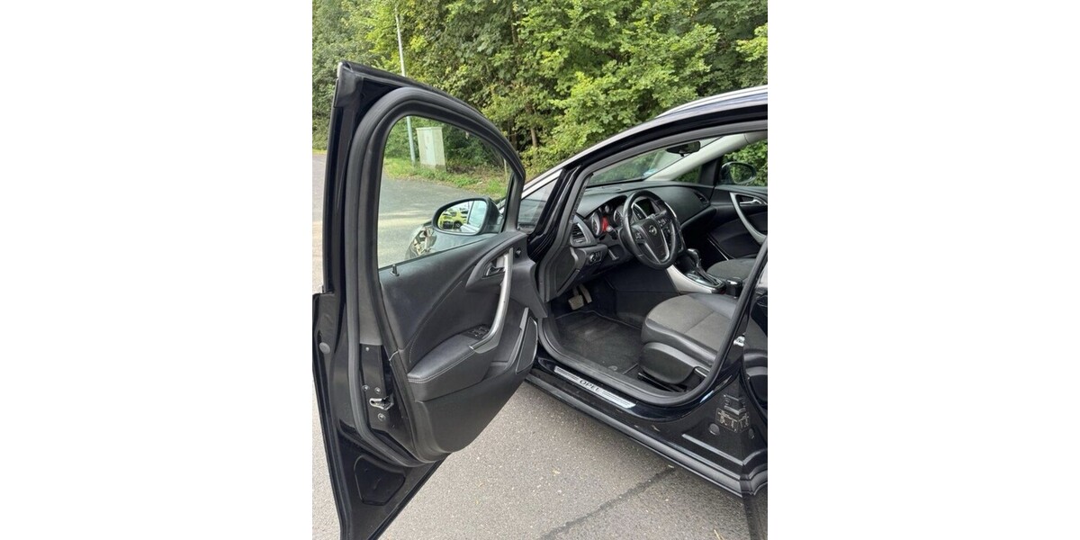 Opel Astra J Sports Tourer 126.500 km 2.950 &euro; Stuttgart 70173