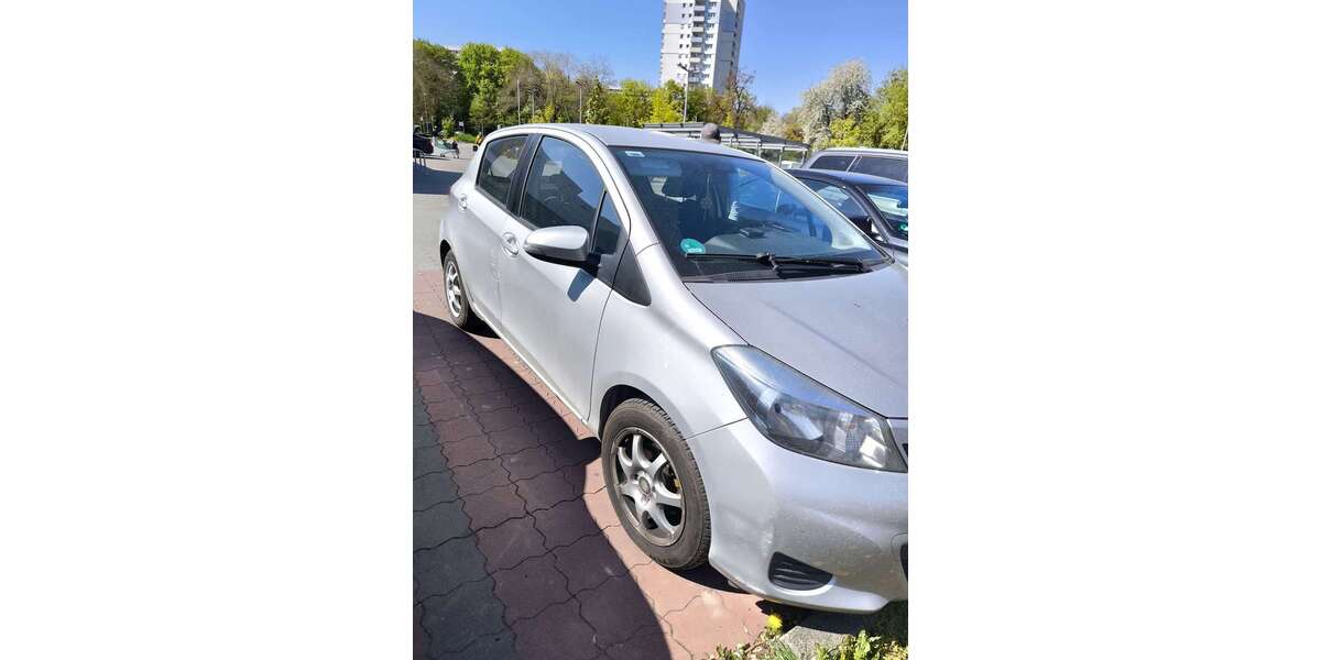 Toyota Yaris 119.000 km 6.500 &euro; Stuttgart 70376