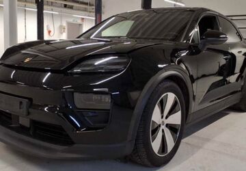 Porsche Macan 9.900 km 73.490 &euro; Stuttgart 70499