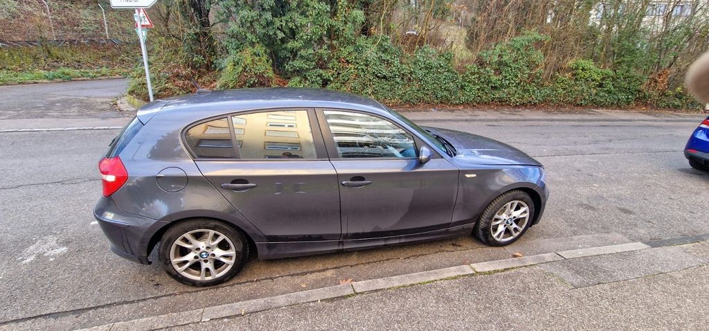 BMW 116 204.000 km 2.800 &euro; Stuttgart 70186