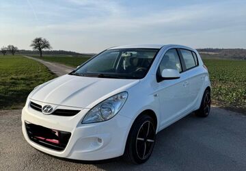 Hyundai i20 194.000 km 4.100 &euro; Korb 71404