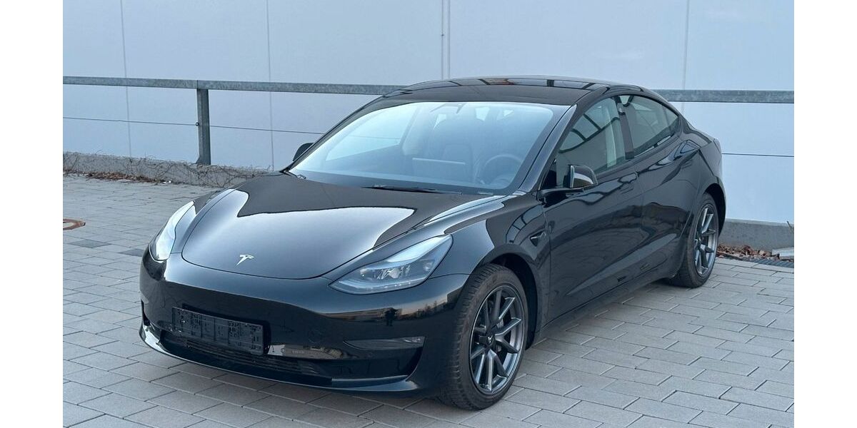 Tesla Model 3 104.500 km 23.700 &euro; Bietigheim-Bissingen 74321