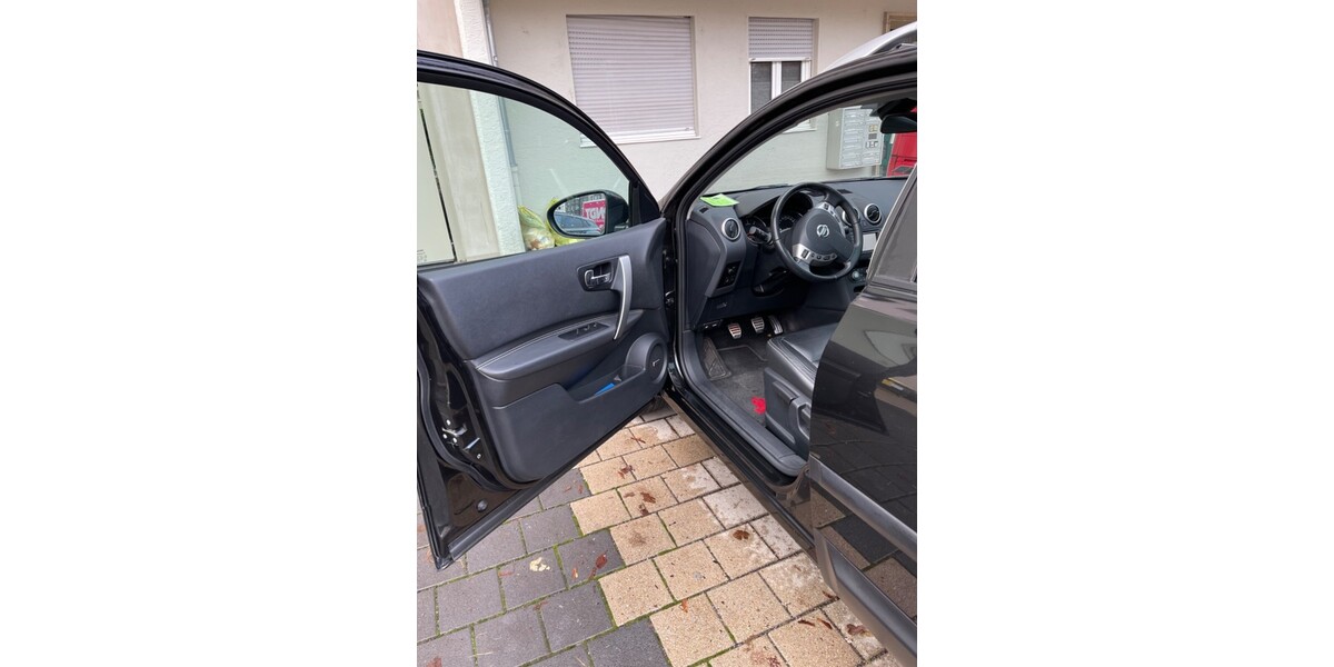 Nissan Qashqai 163.181 km 8.500 &euro; Stuttgart 70173