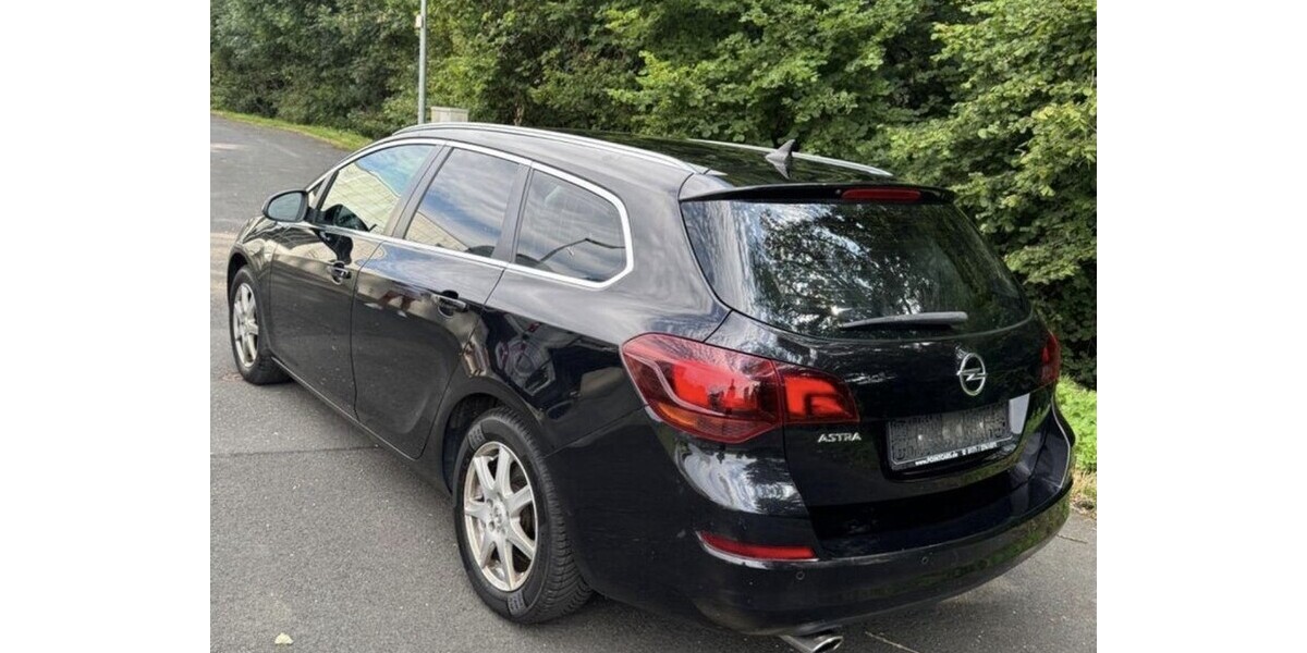 Opel Astra J Sports Tourer 126.500 km 2.950 &euro; Stuttgart 70173