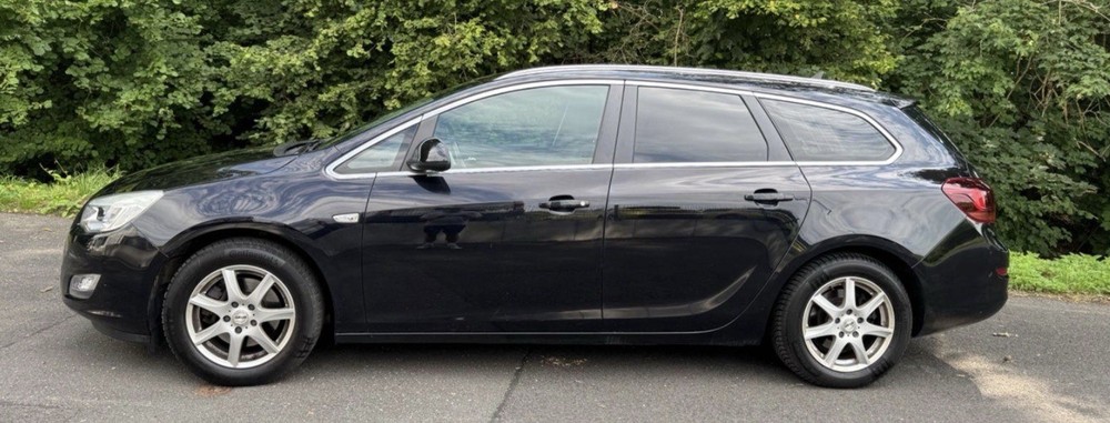 Opel Astra J Sports Tourer 126.500 km 2.950 &euro; Stuttgart 70173