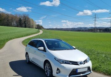 Toyota Auris Touring Sports 156.900 km 11.999 &euro; Stuttgart 70191