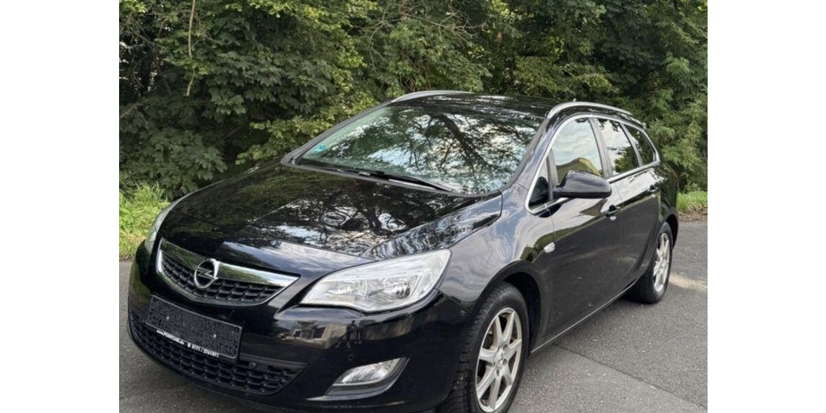 Opel Astra J Sports Tourer 126.500 km 2.950 &euro; Stuttgart 70173