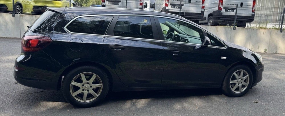 Opel Astra J Sports Tourer 126.500 km 2.950 &euro; Stuttgart 70173